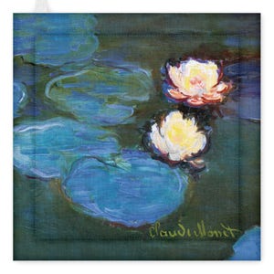 Pode incluir: Uma pintura quadrada e impressionista de nenúfares de Claude Monet. A obra apresenta folhas de nenúfar azuis e dois nenúfares brancos e amarelos. A assinatura do artista é visível no canto inferior direito.