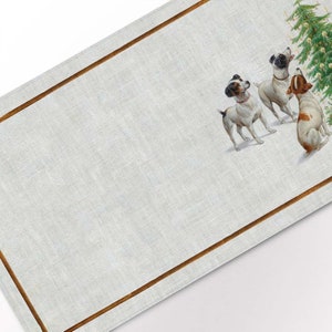 Camino de mesa navideño de lino con estampado de perros, diseño de Carl Reichert