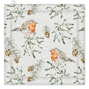 Pode incluir: Pega panelas quadrada cinza claro com um padrão repetido de rouxinóis, pinhas e azevinho. Os rouxinóis têm peitos laranja e asas cinzentas. As pinhas são castanhas e o azevinho tem bagas brancas. O fundo tem um efeito salpicado.