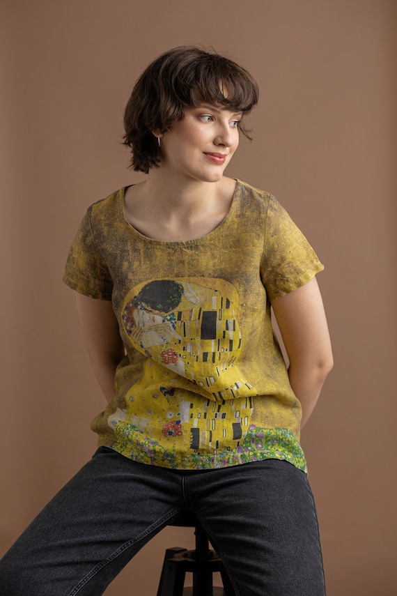 The Kiss, Gustav Klimt, linen women shirt, blouse short sleeves, Klimt shirt, comfortable shirt, linen top, linen summer Top, beach shirt