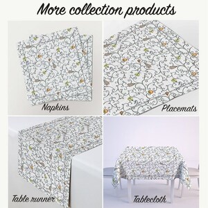 Puede incluir: Un juego de manteler&iacute;a con un delicado estampado floral en tonos verdes, marrones y blancos. El juego incluye servilletas, manteles individuales, un camino de mesa y un mantel.