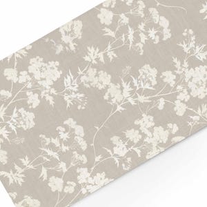 Caminho de mesa de linho com estampa floral Cotton Meadow, elegante para sala de jantar.