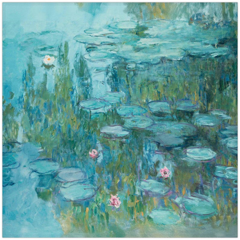 Op de afbeelding: Een schilderij van een vijver met waterlelies en waterleliebladeren. Het water is lichtblauw en de waterleliebladeren zijn donkergroen. Er zijn roze bloemen op sommige waterleliebladeren.