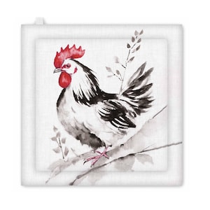 Könnte beinhalten: Aquarell-Illustration eines Hahns in Schwarz, Weiß und Grau mit rotem Kamm und Kehllappen. Das Kunstwerk ist vor einem weißen Hintergrund platziert und in einem weißen Quadrat gerahmt, möglicherweise ein Küchentextil.