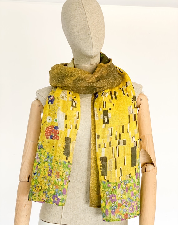 Linen scarf, Gustav Klimt, The Kiss, art to wear, gift for her, scarves, women scarf, maxi scarf, blue scarf, hand made scarf, art print
