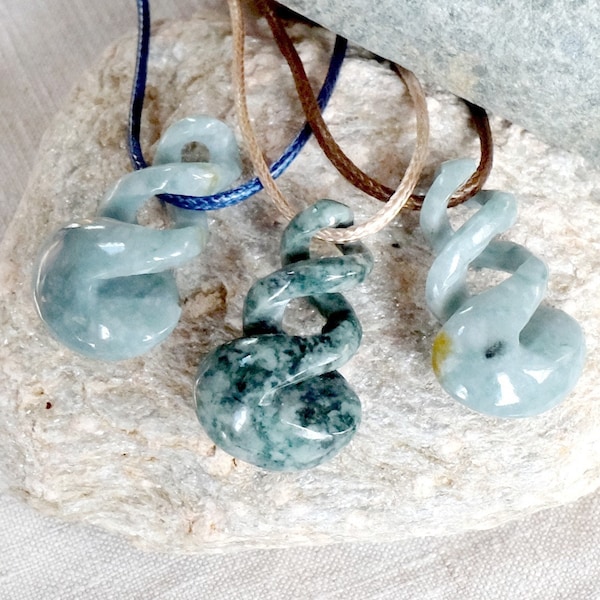 Collier pendentif infinitum en jade des Mayas - Bijou en jade du Guatemala