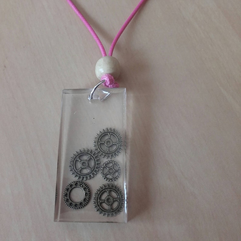 gear resin Pink cord necklace