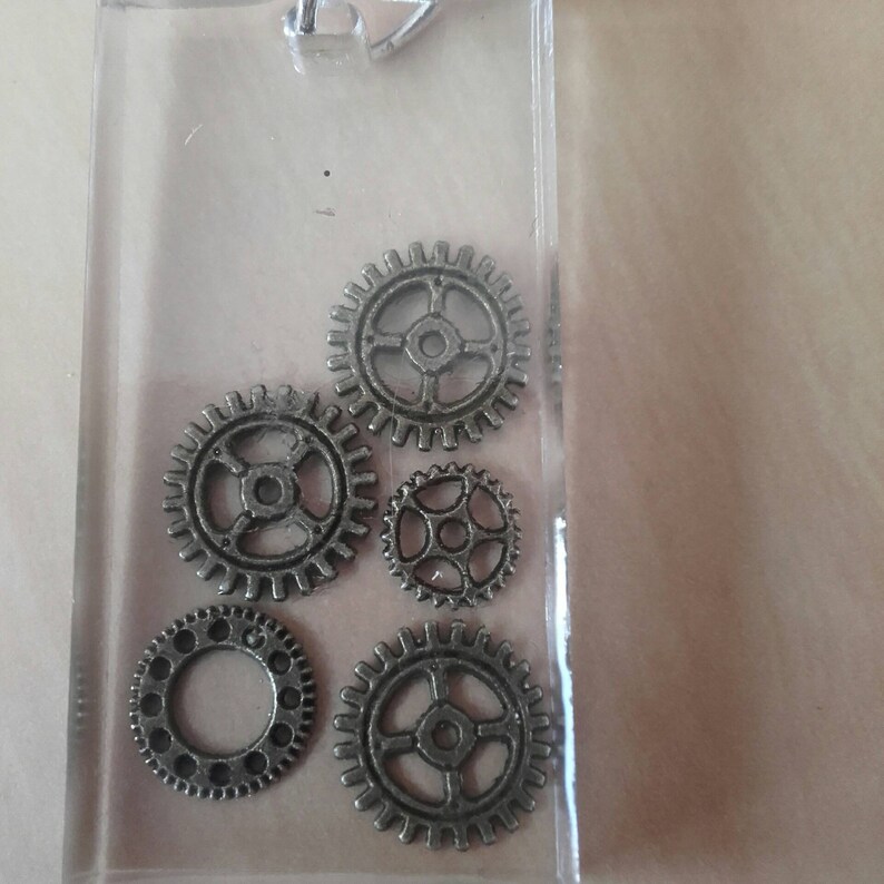 gear resin Pink cord necklace