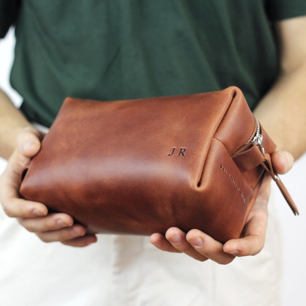 Men's Bathroom Bag, Personalized Toiletry Bag, Brown  Leather Toiletry Bag, Travel Bag, Fathers Day Gift, Mens travel toiletry