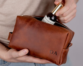 Groomsmen Leather Toiletry Bag, Groom Wedding Dopp Kit, Personalized Shaving Bag, Best Man Gift for Wedding Party, Black Friday discount