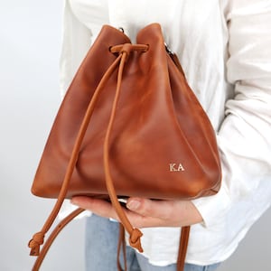Leather bucket 2024 bag with buckle