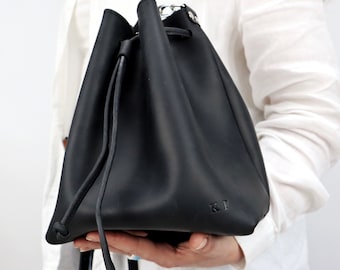 Handgefertigte Leder Kordelzug Tasche, Minimalistische Bucket Crossbody, Artisan Schultertasche, Weiche Leder Geldbörse für Frauen