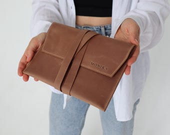 Minimalist Leather Wallet with Personalization, Travel Organizer, Elegant Women’s Pouch, Custom Gift for Mom or Wife