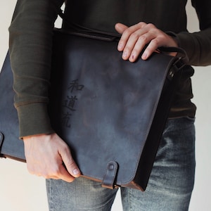 Sac en cuir personnalisé, sac pour ordinateur portable marron, sac à bandoulière en cuir, sac messager, sac pour homme personnalisé, cadeau de fête des pères, cadeau pour lui,