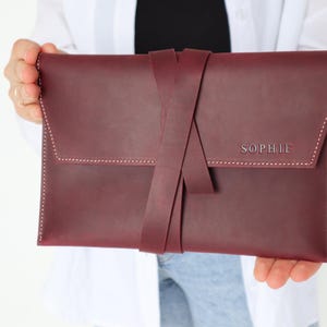 Cartera de cuero hecha a mano, cartera de viaje personalizada para mujer, regalo para viajera, regalo para el Día de la Madre, porta pasaporte minimalista
