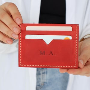 Personalisierter Lederkartenhalter für Männer, Minimalistischer schlanker Kartenhalter, Geschenk für Ihn, Whiskey Rot Schwarz Brieftasche