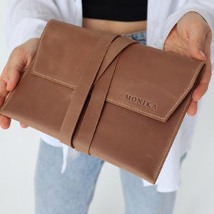 Carteira de viagem de couro personalizada, porta-passaporte personalizado, presente para mãe, bolsa minimalista para mulheres, bolsa de couro feita à mão
