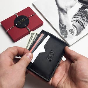 Schwarzer Leder-Kartenhalter, personalisiertes Geschenk für Papa, Geschenk für ihn, personalisierter Kartenhalter, Herren-Kartenhalter, Geschenk zum Valentinstag