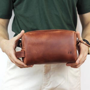 Groomsmen Proposal Gift Personalized Leather Dopp Kit, Toiletry Bag for Men, Custom Wedding Party Bag, Gift for Him