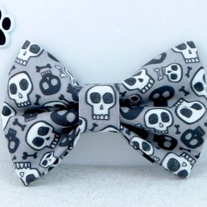 Halloween Dog Bow Tie / Skeleton Dog Bow Tie /  Halloween Cat Bow Tie / Skeleton Cat Bow Tie