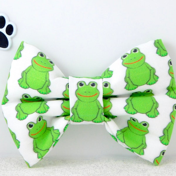 Smiley Frogs Dog Bow Tie / Smiley Frogs Cat Bow Tie / Summer Dog Bow / Dog Bow Tie with Frogs