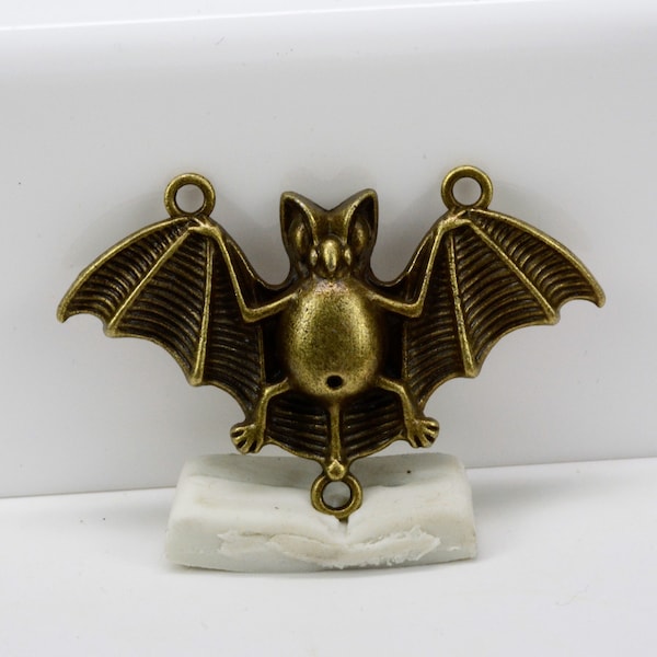 Bat Connector, Flying Bat Connector, Halloween Connector, Flying Bat Charm, Bat Pendant, Set of 2 Bat Charms