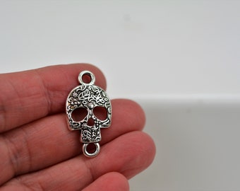 2 Verbinder Skulls versilbert 25 x 9 mm Schädel Totenkopf Punk Biker 2 Verbinder Skulls versilbert 25 x 9 mm Schädel Totenkopf Punk Biker