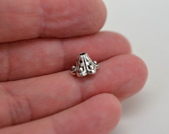 Bloemvormige zilveren kralenkapjes: 8 mm zinklegering (set van 20)
