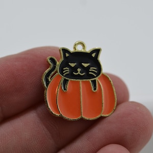 Pumpkin Charm, Fall Pumpkin Charm, Cat Pumpkin Charm, Gold Plated Pumpkin Charm, Set of 5 Pumpkin Charms
