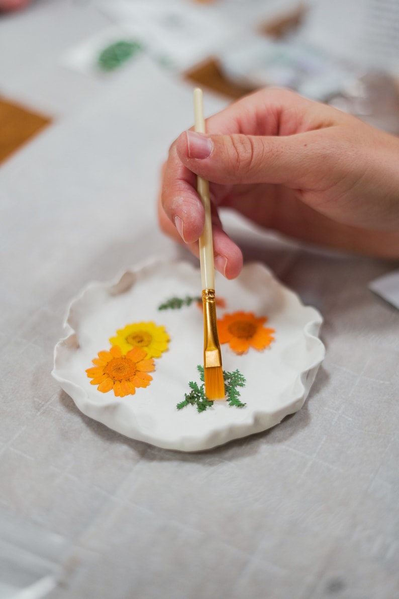 DIY Pressed Flower Clay Ring Dish Craft Kit image 2