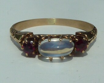 Antique Victorian 10K Gold Moonstone & Garnet Ring