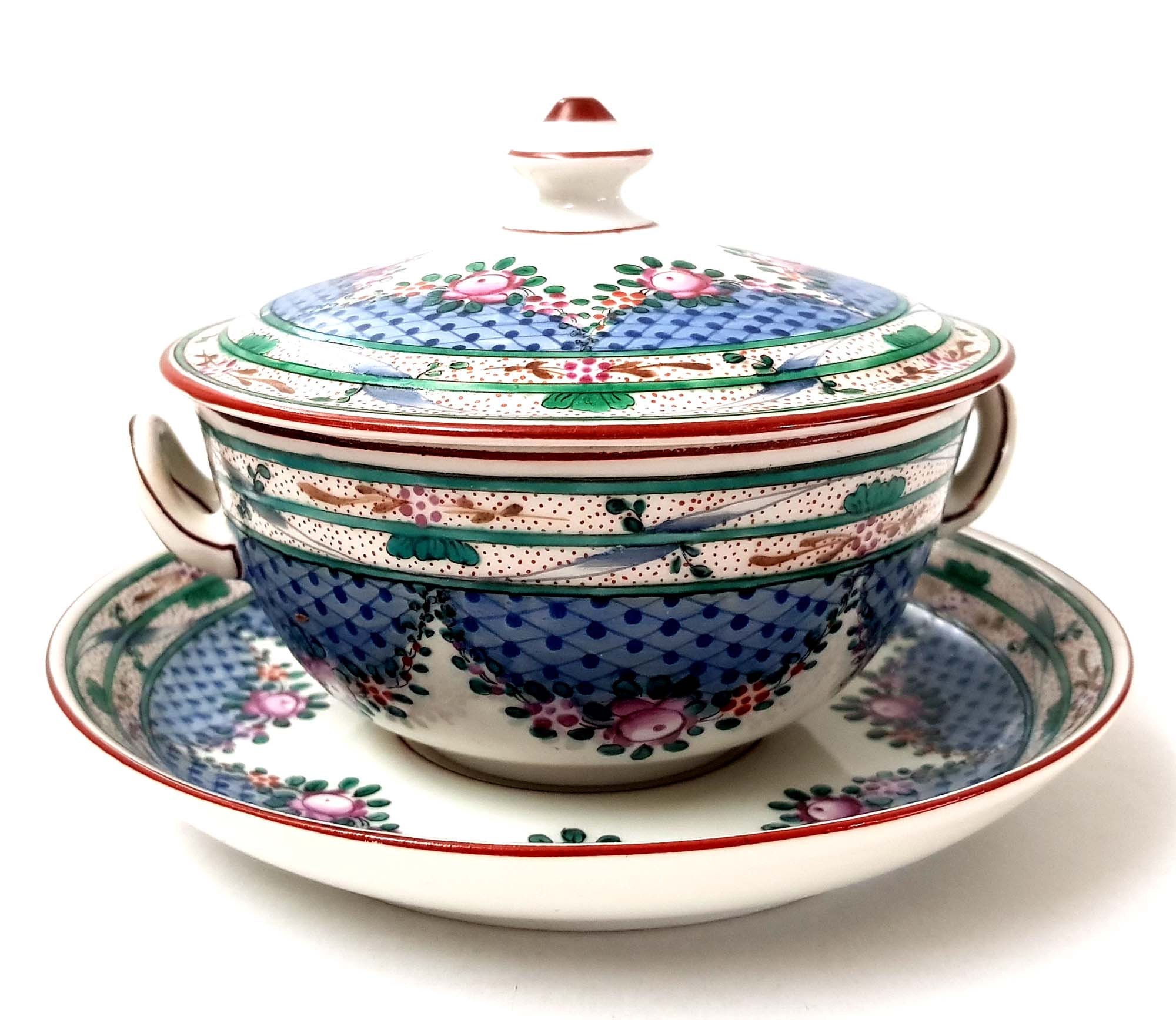 Ecuelle à Bouillon et Son Assiette en Porcelaine de Paris, Fin 19Eme Siécle