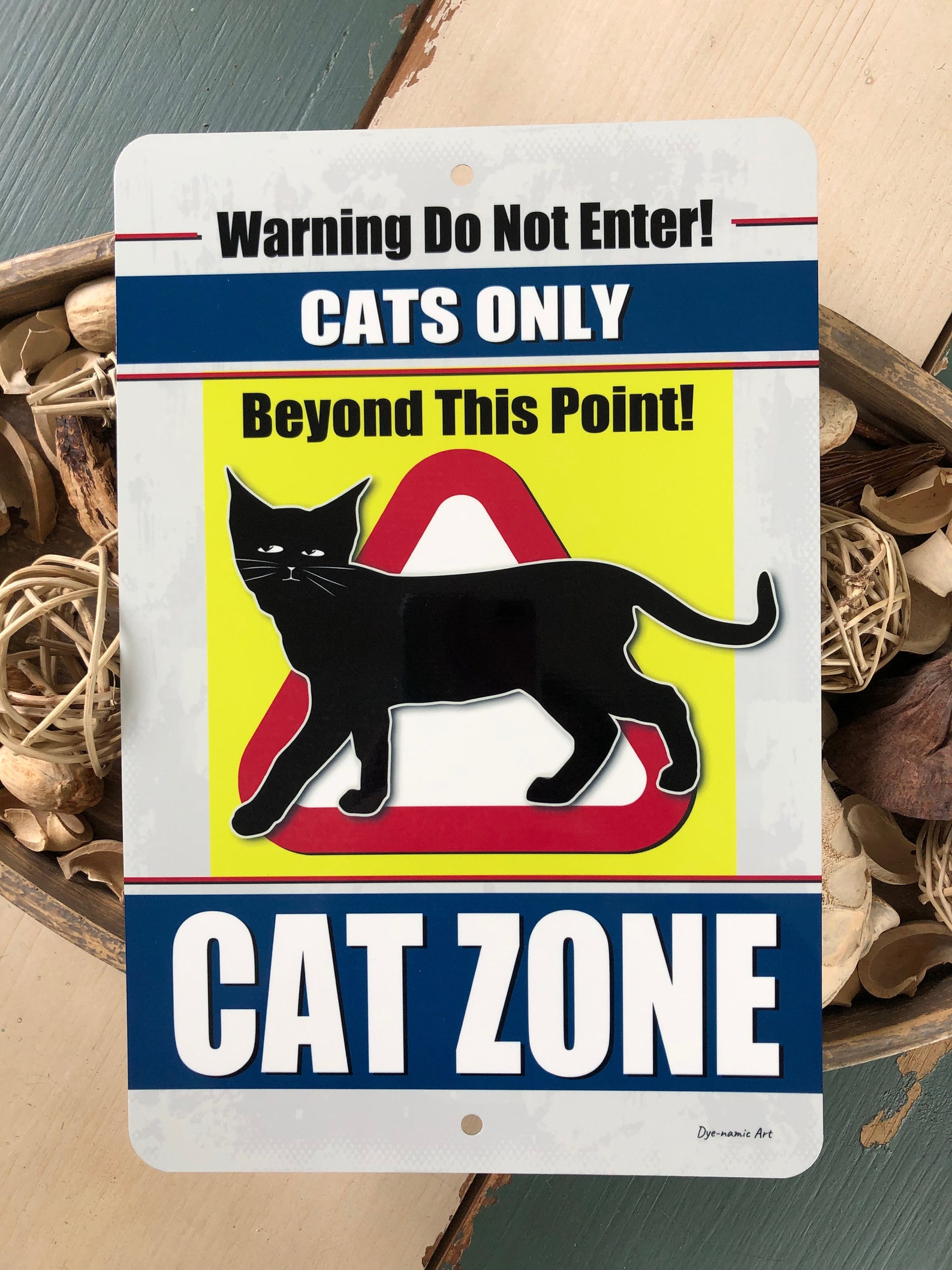 Pet rules. Cats Zone табличка. Cat Zone. Кэт зона. Кэт зона табличкой.