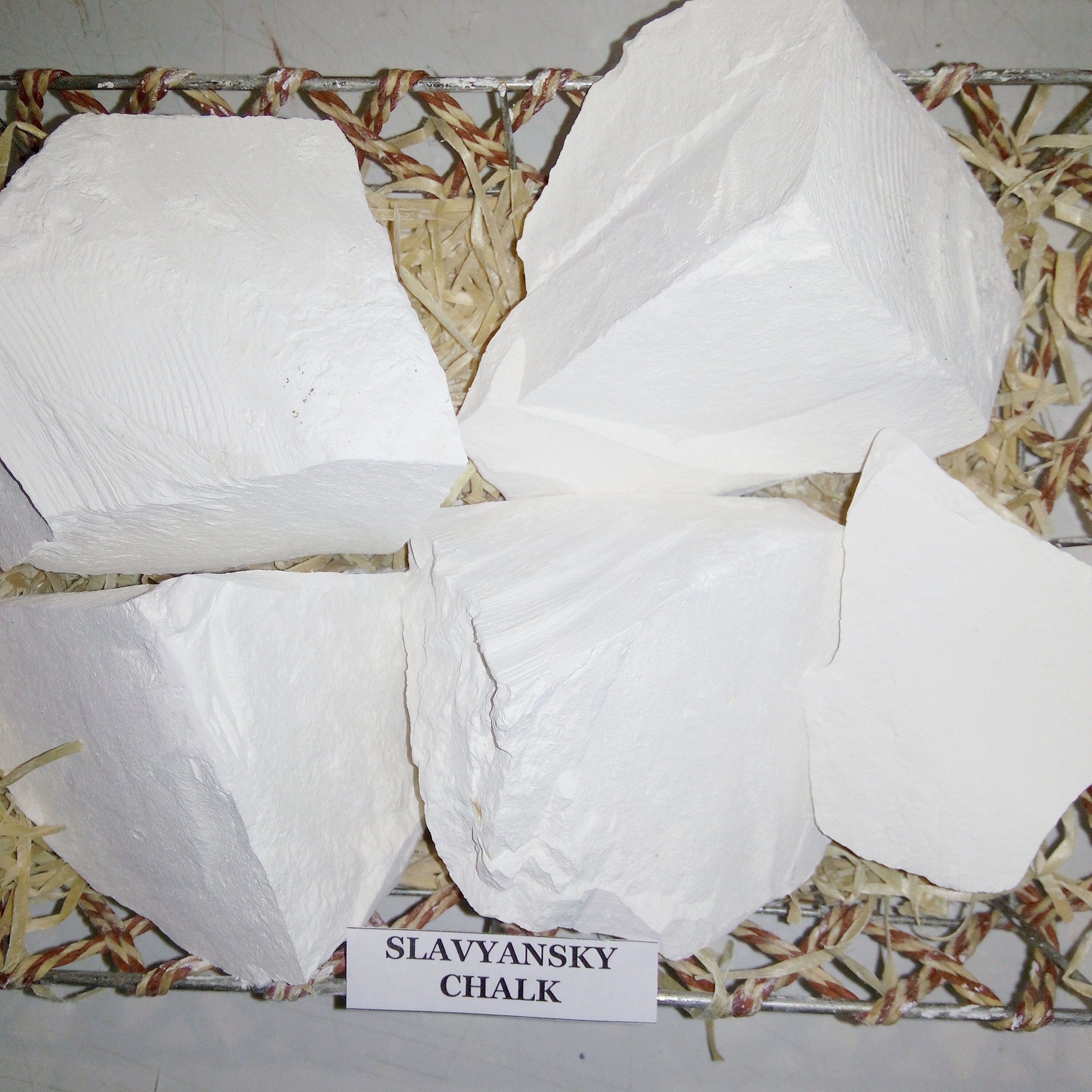 Добыча мела для еды. Мел из чего он. Мел из чего он. Пищевой мел белгородский пиленый. Доклад про мел.