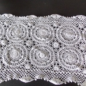 Vintage French crochet doily Handmade doily. crochet tablemat (004).