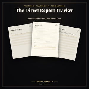 Może przedstawiać: Zestaw plików PDF do druku i wypełnienia pod tytułem The Direct Report Tracker dla menedżerów. Dokumenty obejmują Monthly Check-In Log, Direct Report Profile oraz Master Roster, wszystkie z przejrzystym układem i czarnym tekstem na kremowym papierze.