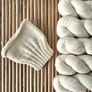Undyed MERINO WOOL Yarn, Natural Worsted Weight Yarn, 75% Merino Wool, Blank Yarn for Dyeing, Knitting Yarn, Crochet Yarn