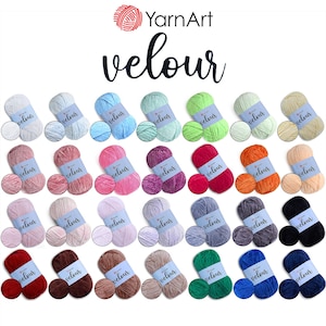 Op de afbeelding: YarnArt Velour garen in verschillende kleuren, waaronder wit, lichtblauw, roze, rood, oranje en groen. Het garen is gerangschikt in rijen van zes bollen.
