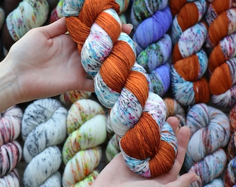 SOCK YARN. Hand dyed sock yarn. Fingering sock yarn. Sprinkle yarn. Merino wool sock yarn. 100 g / 400 m. Color and quantity optional
