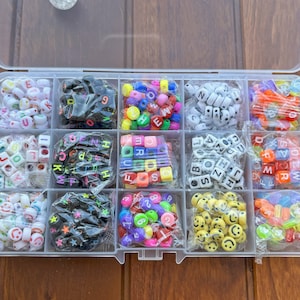 Conjunto de contas para pulseira da amizade, 15 contas com letras, kit para fazer pulseiras, presente para crianças, kit de contas coloridas, pulseiras da amizade, contas com letras