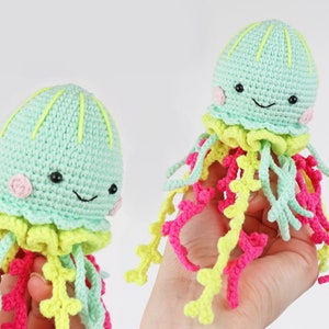 Crochet kit Candy Octopus 🥰 Love this yarn! Did you use yarnart jeans  crazy? : r/YarnPunk