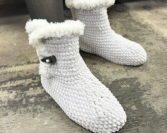 Crochet House Slipper Pattern Size US 8.5/UK 7/EU 39/9.75"/24.6 cm (can be adjusted to bigger / smaller sizes), Classic Snow Boots