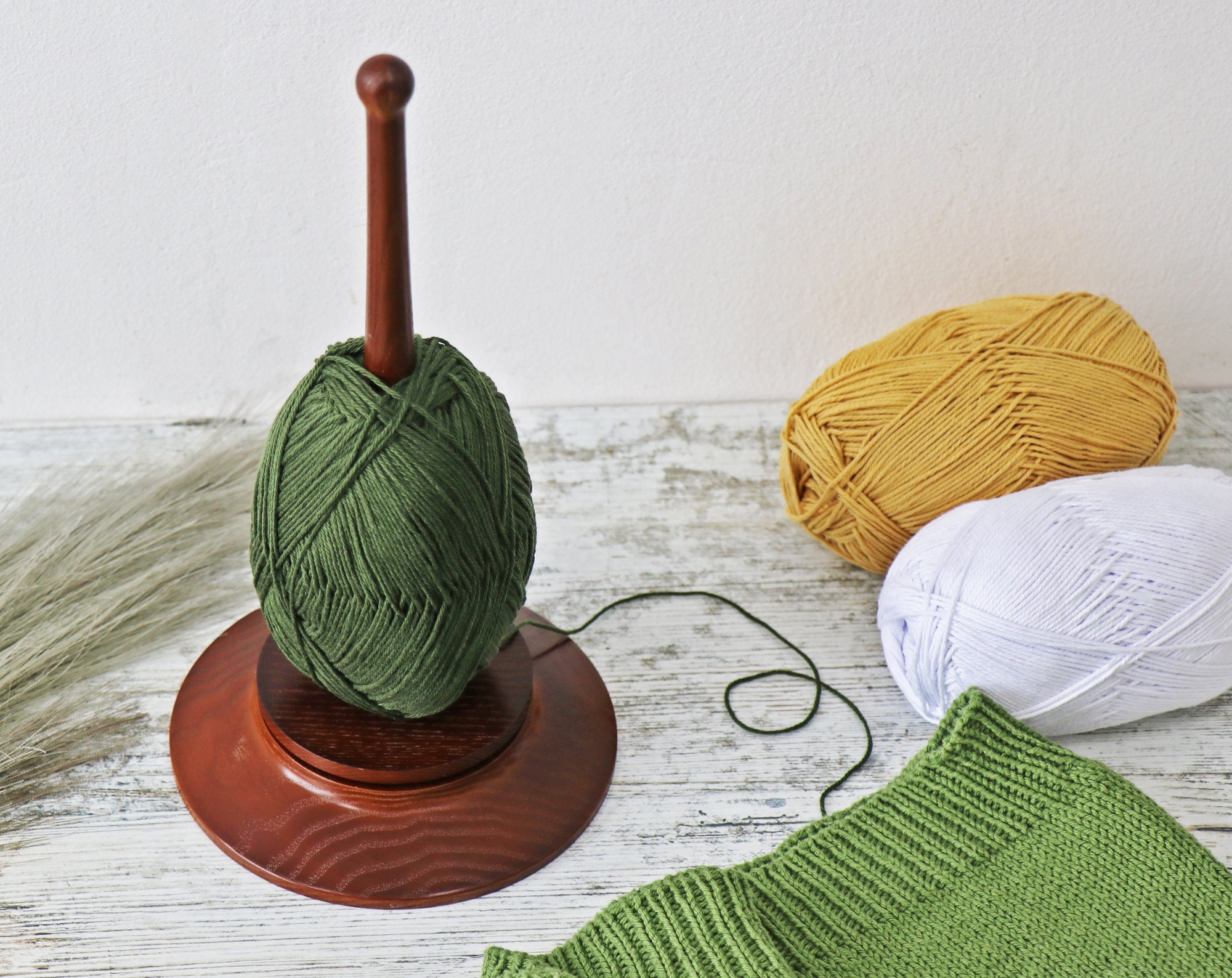 Porte-fil pour tricot et crochet | Distributeur de pelotes de laine en bois léger et portable | Accessoire de tricot cadeau pour tricoteurs