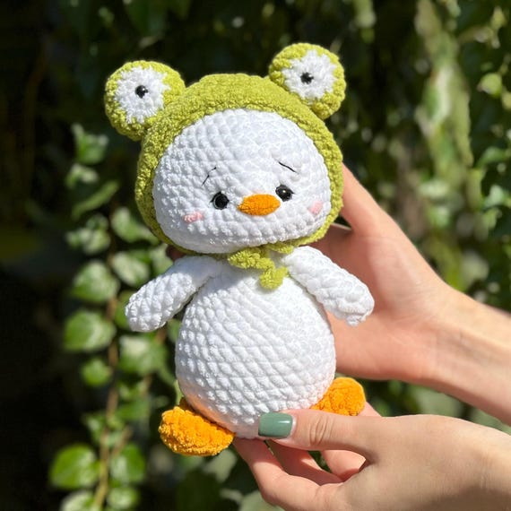 あみぐるみ　アヒル　カエルさん　【受注製作になります】 カエルの帽子をかぶったアヒルの編み図：簡単あみぐるみ（PDFパターン