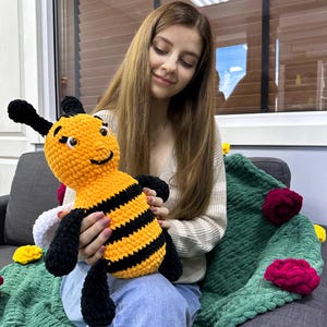 DIY Cute Amigurumi Bee Crochet Pattern - PDF tutorial - Instant Download bee pattern