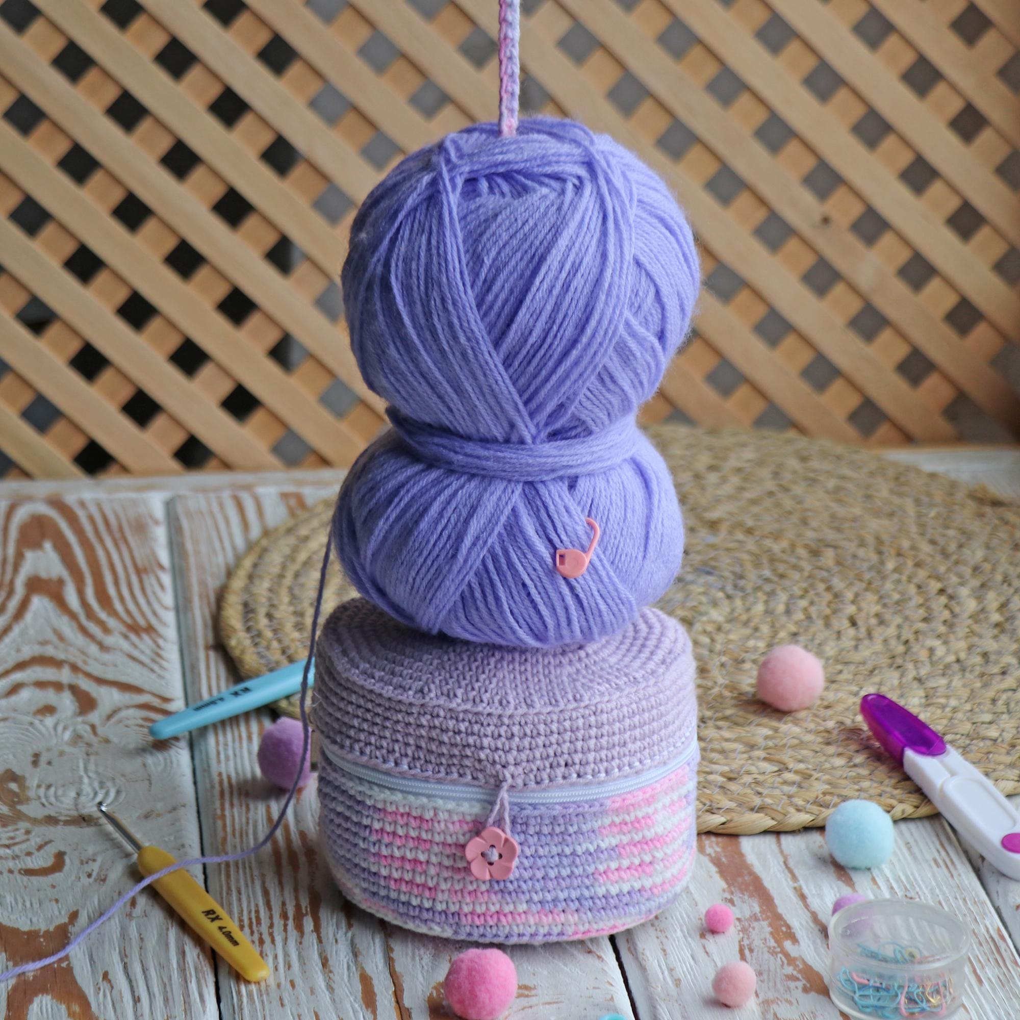 Crochet YARN SPINNER Pattern, PDF Crochet Yarn Holder, Crochet Yarn Minder, Diy Yarn Dispenser, Crocheter Gift Idea, English Crochet Pattern
