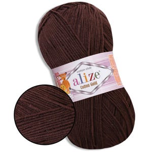 Puede incluir: Ovillo de hilo Alize Cotton Gold marr&oacute;n oscuro. El hilo est&aacute; bien enrollado y tiene una textura suave. La etiqueta presenta el nombre de la marca y personajes de dibujos animados. Ideal para proyectos de punto y ganchillo.