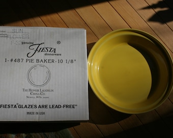 Fiestaware Fiesta Sunflower Yellow Deep Dish Pie Baker ~ Brand New Old Stock ~ Never Used~ Original Box!