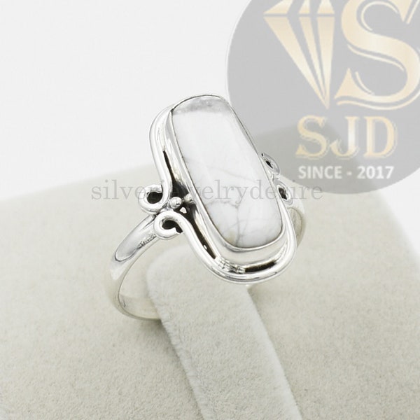 Anello in argento sterling con howlite: anello importante con taglio a cuscino