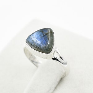 Labradorite Ring: 925 Sterling Silver Trillion Gemstone, Boho Style